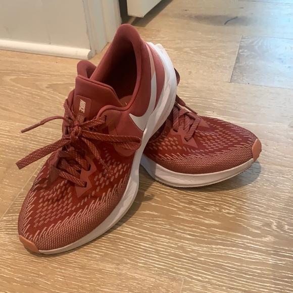 Nike Shoes - Nike Zoom Winflo size 8.5